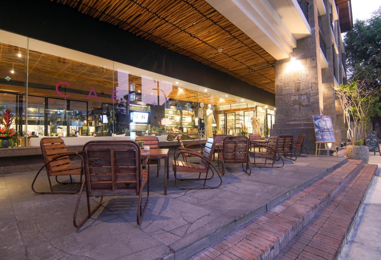 Ts 스위트 스미냑 발리 호텔 세미냑 외부 사진 A restaurant in the city
