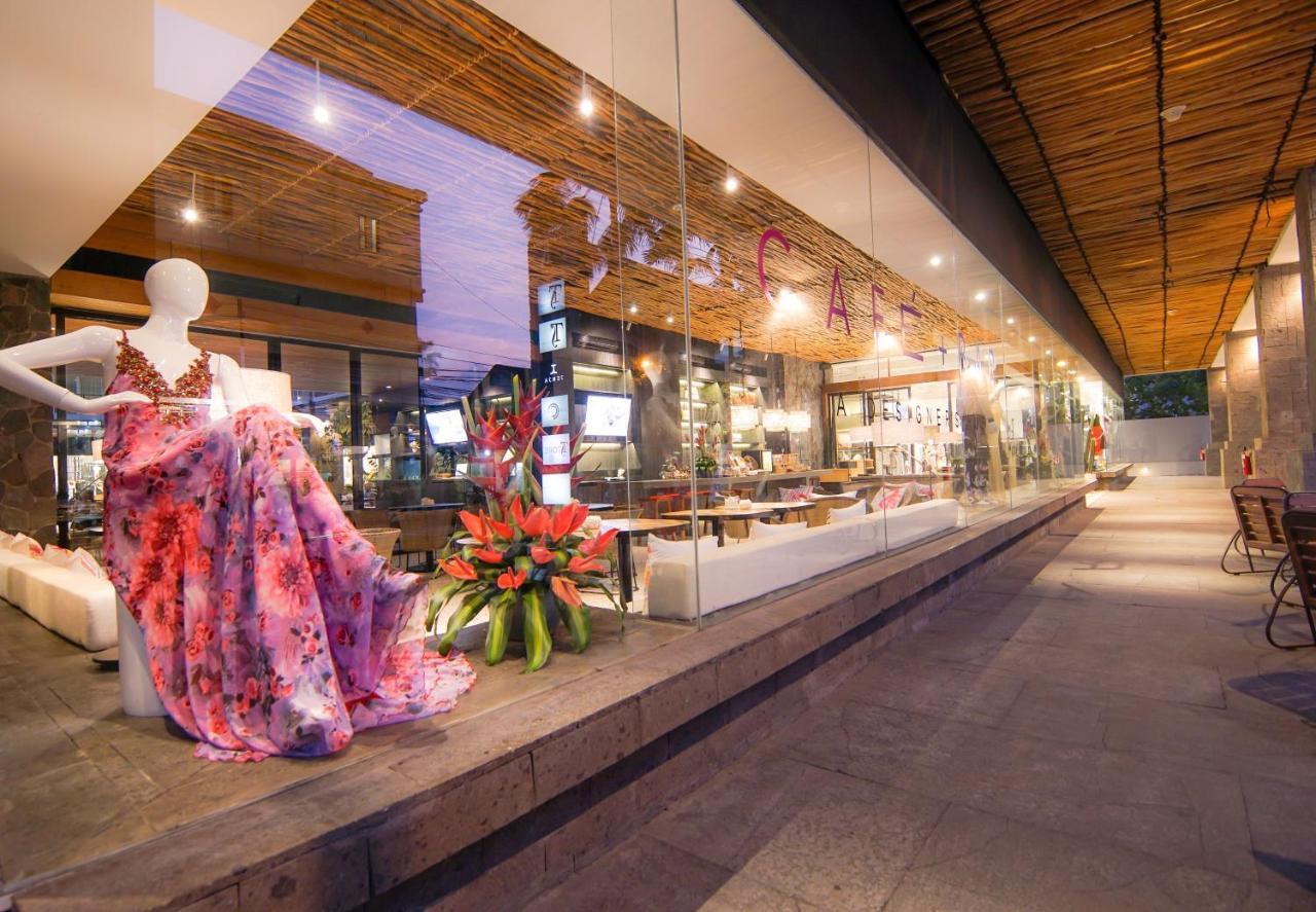 Ts 스위트 스미냑 발리 호텔 세미냑 외부 사진 The interior of the shopping mall