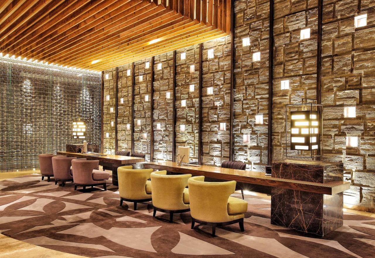 Ts 스위트 스미냑 발리 호텔 세미냑 외부 사진 The lobby of the Ritz-Carlton, Dubai
