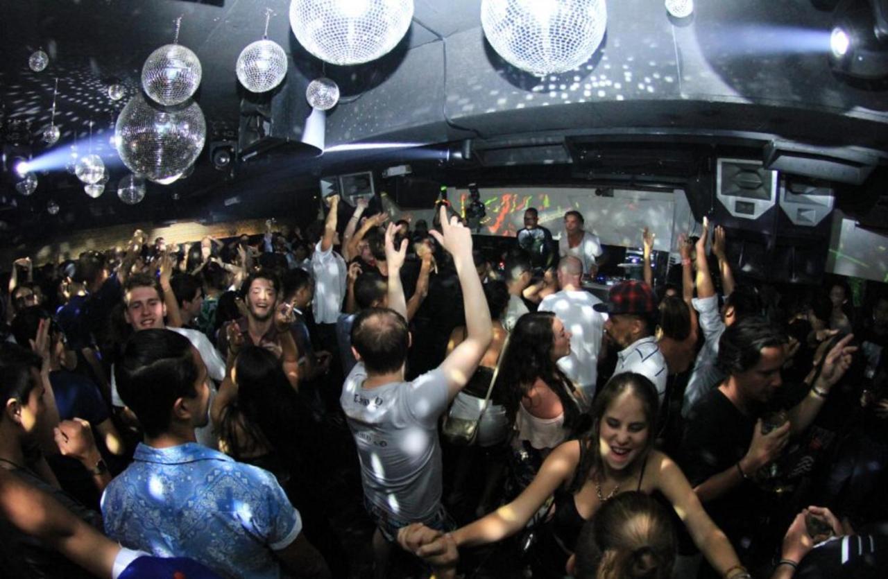 Ts 스위트 스미냑 발리 호텔 세미냑 외부 사진 The nightclub scene in Ibiza is world-famous.