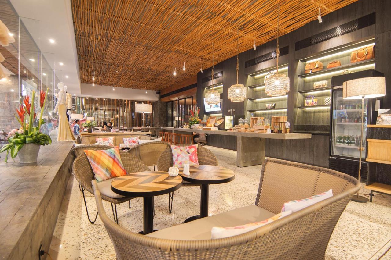 Ts 스위트 스미냑 발리 호텔 세미냑 외부 사진 The interior of the restaurant